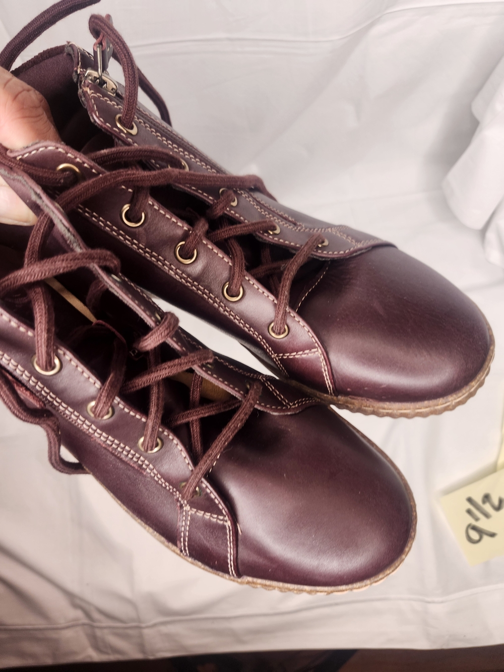 Clarks Women's Chukka Boots in Burgundy Plum